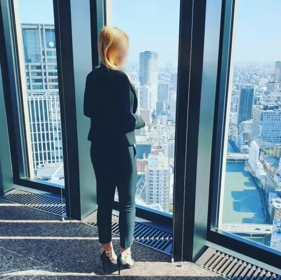 Cara, 32