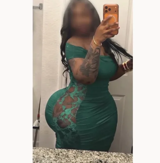Denise, 26