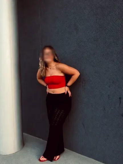 Larissa, 18