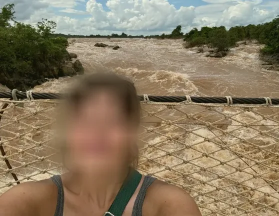 Manuela, 34