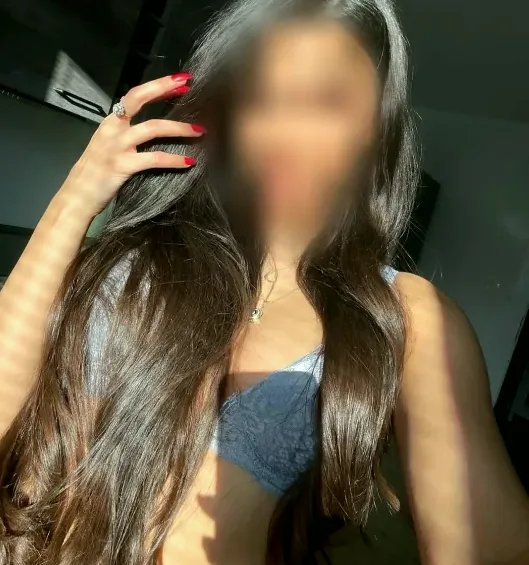 Nina, 32