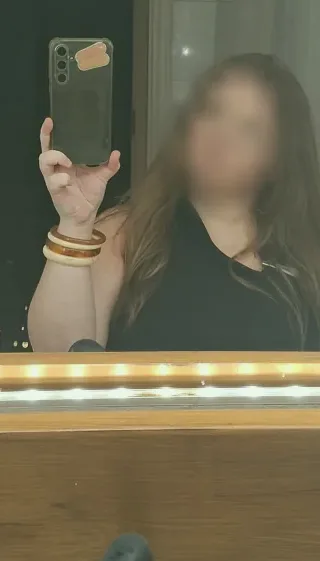 Sarah, 19