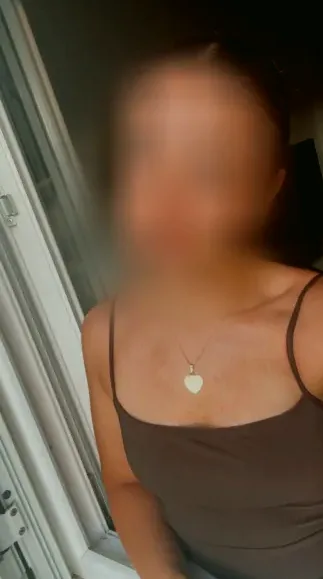 Saskia, 25