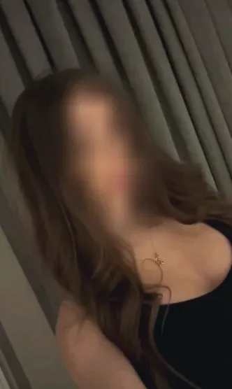 Simone, 28